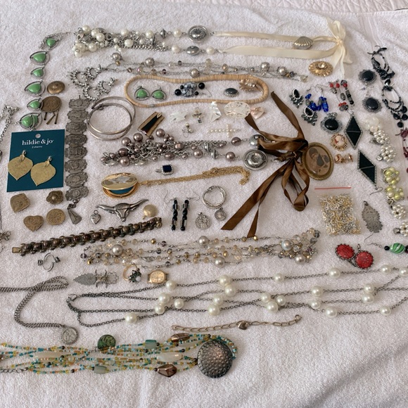 Costume jewelry - Picture 1 of 16